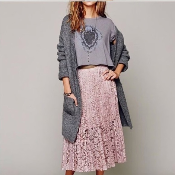 Free People Dresses & Skirts - Free people pretty pleats midi skirt